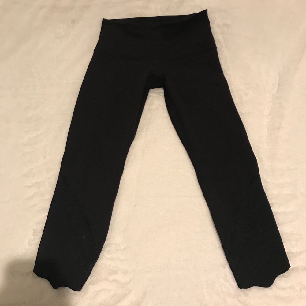Lululemon WU Special Edition Scallop leggings 8